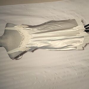 Linea Dontella Woman's White Chemise With Lace & Bottom Sheer Ruffle: Size: L